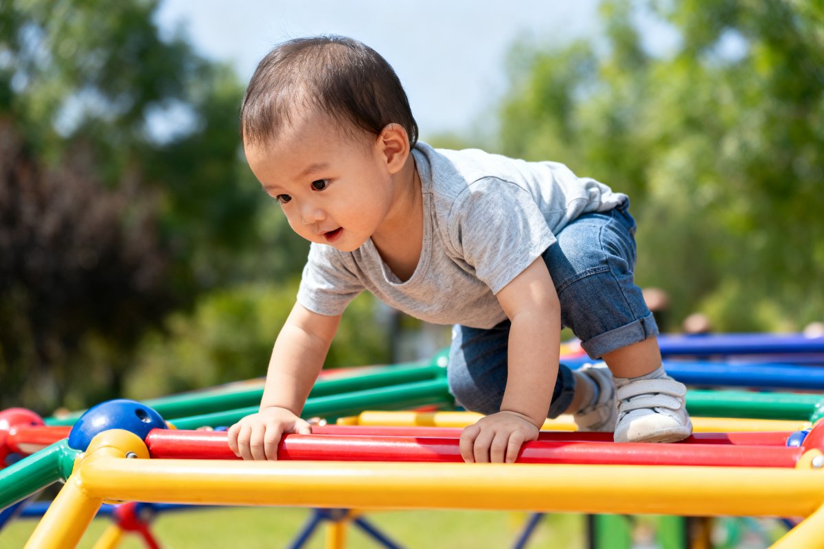 Screen Time for Toddlers: Age-Appropriate Limits and Alternatives